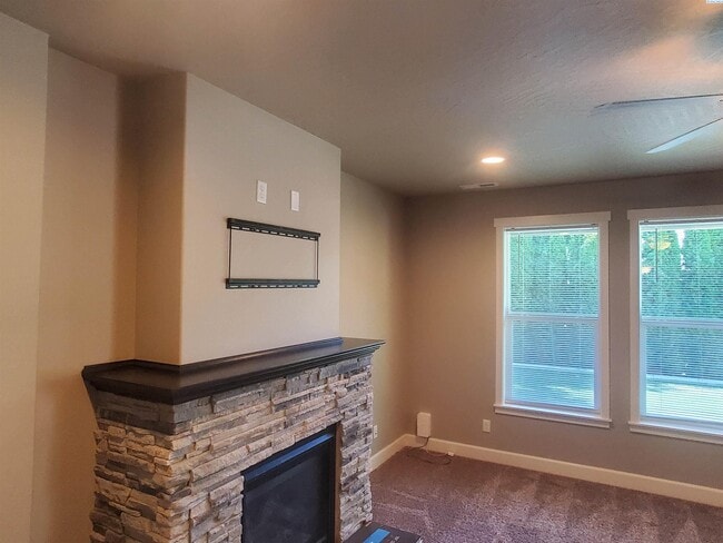 Building Photo - WEST KENNEWICK RENTAL AVAILABLE APRIL 1 2024