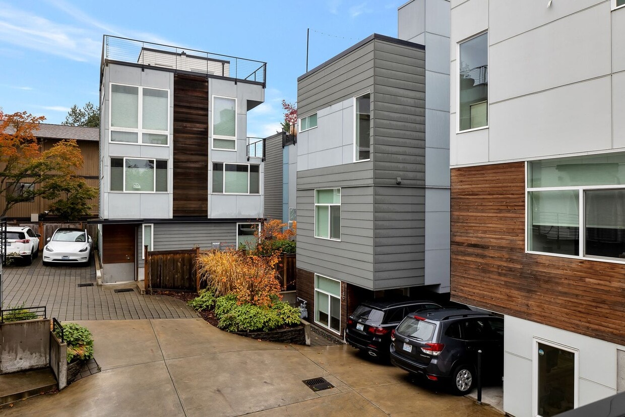 Foto principal - Modern stylish Madison Valley home