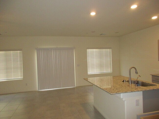 Building Photo - 422 Canary Song Dr