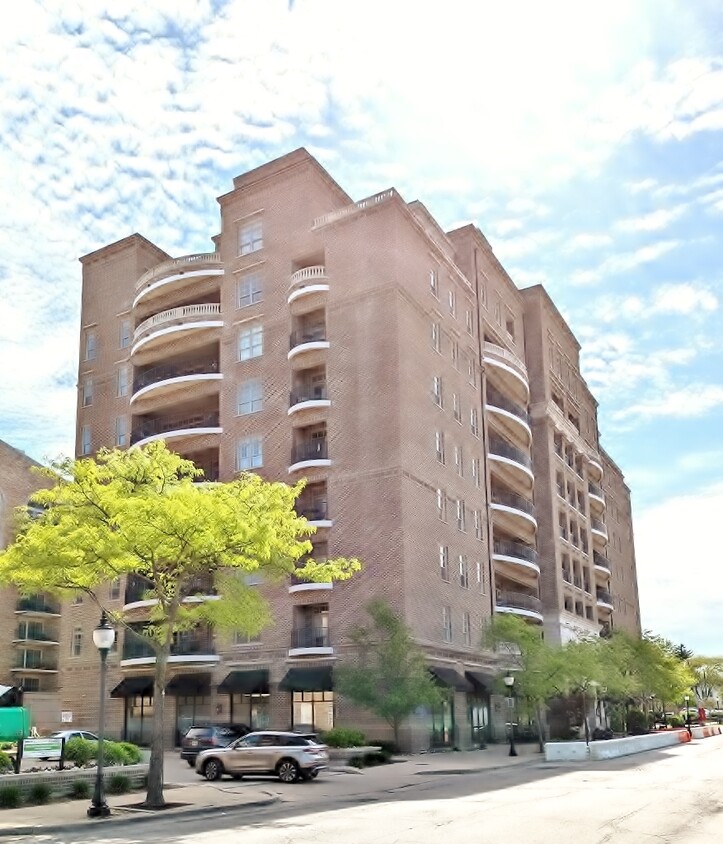 Primary Photo - 151 W Wing St