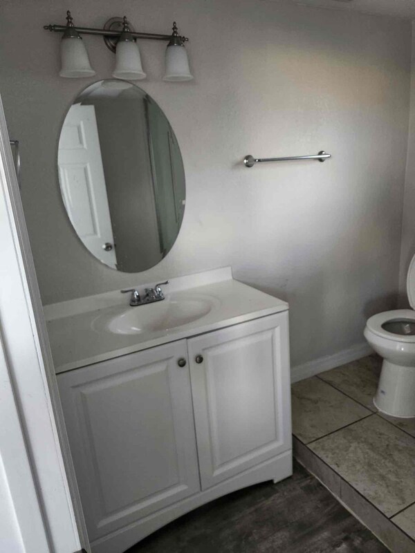 Building Photo - 1335 E Bay St