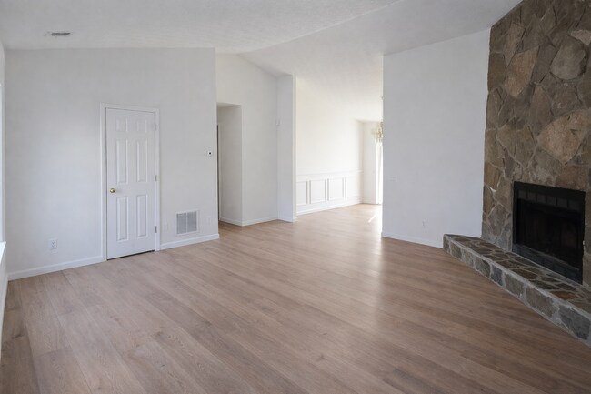 Foto del edificio - 5666 La Fleur Trl