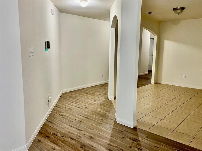 Building Photo - 1615 Pink Stone Dr