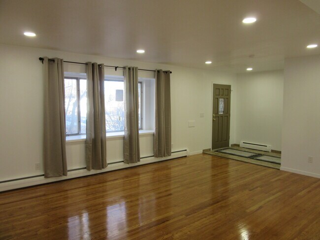 Building Photo - 2727 S Benton St