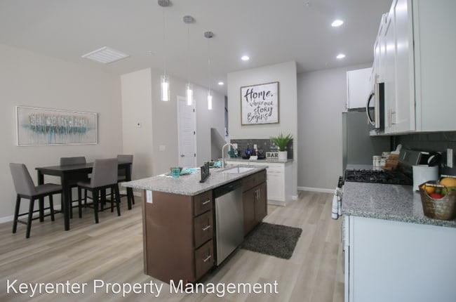 Building Photo - 3 br, 2.5 bath House - 7902 S 33rd W Ave U...