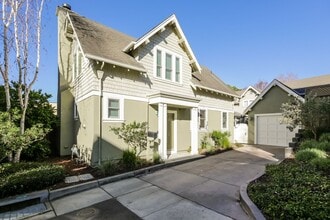 Building Photo - 210 Roosevelt Terrace