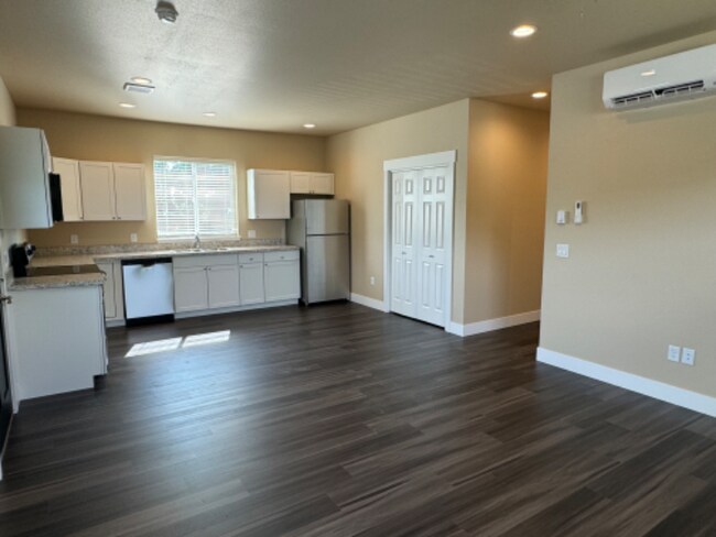 Building Photo - 310 3rd St W