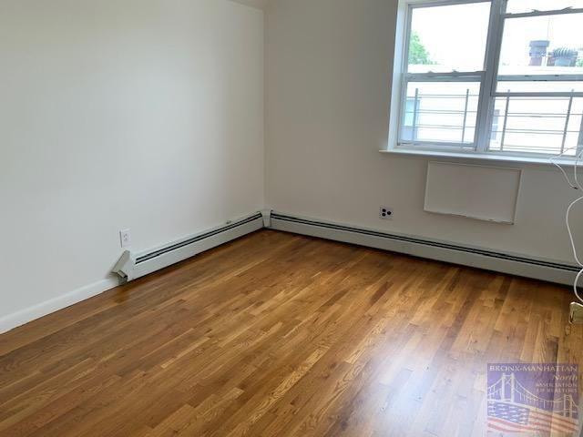 Building Photo - 1305 Balcom Ave