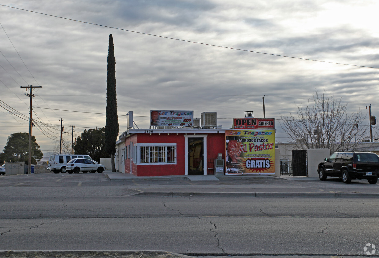 Building Photo - 3828-3830 N Piedras St