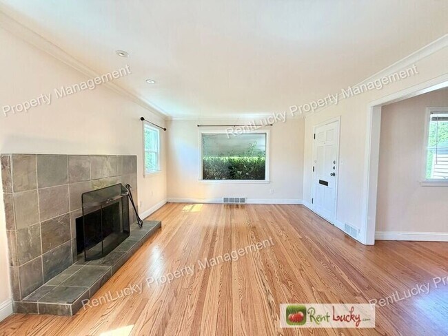 Foto del edificio - 2130 Montvale Pl W
