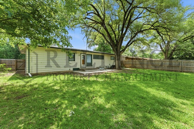 Foto del edificio - 1415 N Prairie Ln