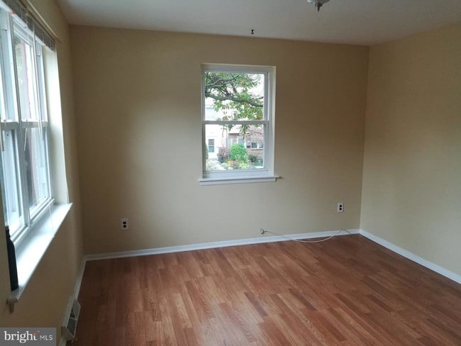 Building Photo - 1050 Bayless Pl