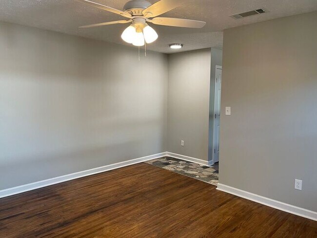 Building Photo - Completely renovated Apartment in Historic...