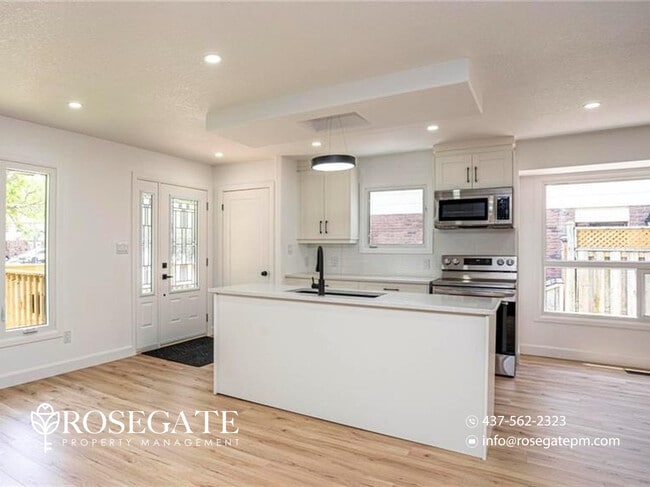 Building Photo - Spacious 3-Bedroom Main-Level Apartment with Front Porch & Parking in London