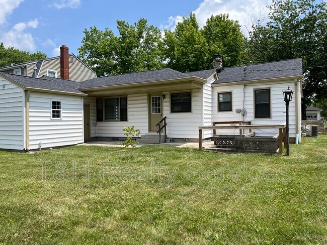 Building Photo - 238 N Mill St