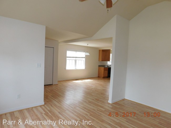 Building Photo - 4 br, 2.5 bath House - 134 Lakeside Drive