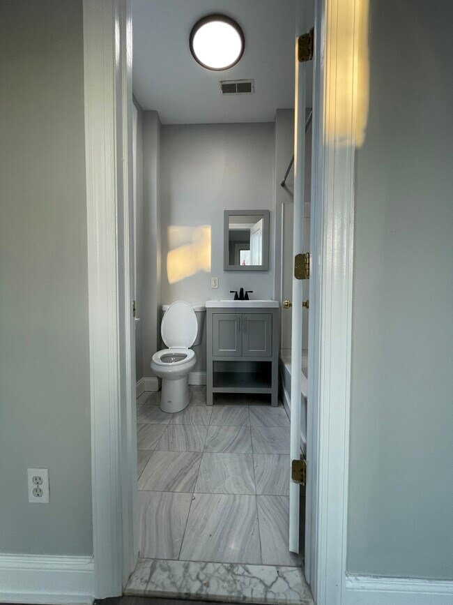 Building Photo - 752 S Martin St