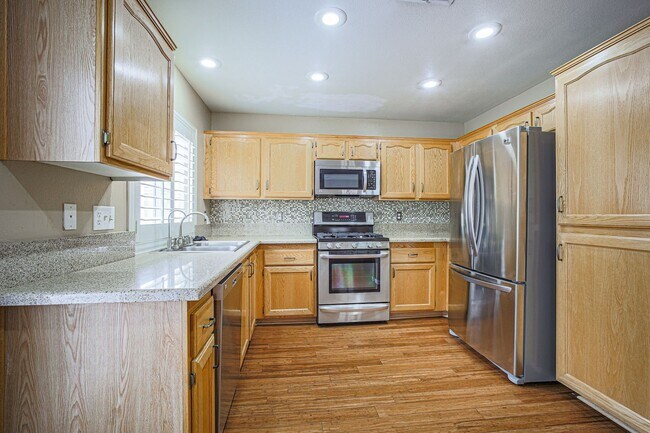 Foto del edificio - BEAUTIFUL 3 BD HOME LOCATED IN THE HEART O...