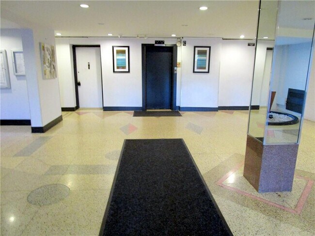 Foto del edificio - 4315 Webster Ave