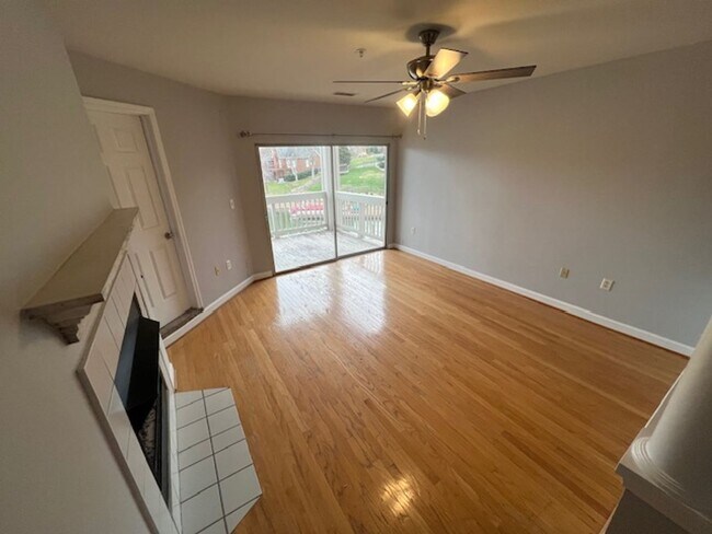 Foto del edificio - Waterfront - 2 Bed/2 Bath Condo - Pier 33 - Alley Kitchen - Fireplace - Washer/Dryer Included - C...