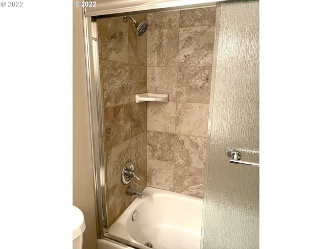 Building Photo - Lovely 2 BD | 1 BA | Renovated Duplex | Spacious Backyard | Stoneridge Community | Tualatin | Sin...