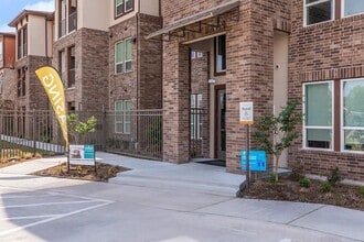 Building Photo - 540 Richcrest Dr