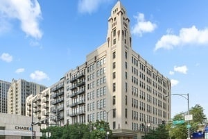 Building Photo - 758 N Larrabee St