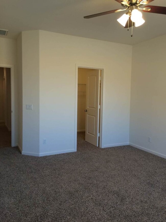 Building Photo - BEAUTIFUL  4+2 - $2550+$2550 Deposit - 93313