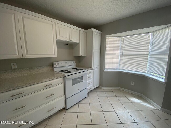 Foto del edificio - 3343 Mandarin Glen Dr