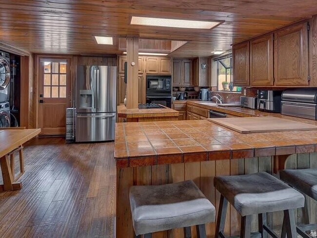 Foto del edificio - 4 Bedroom Single Family Home in South Lake Tahoe