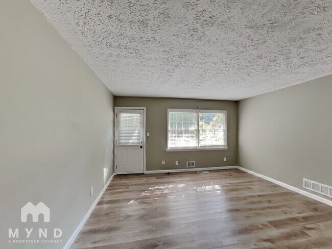 Building Photo - 370 Dot Dr