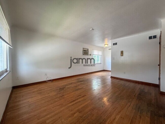Foto del edificio - 4201 Rocky River Dr