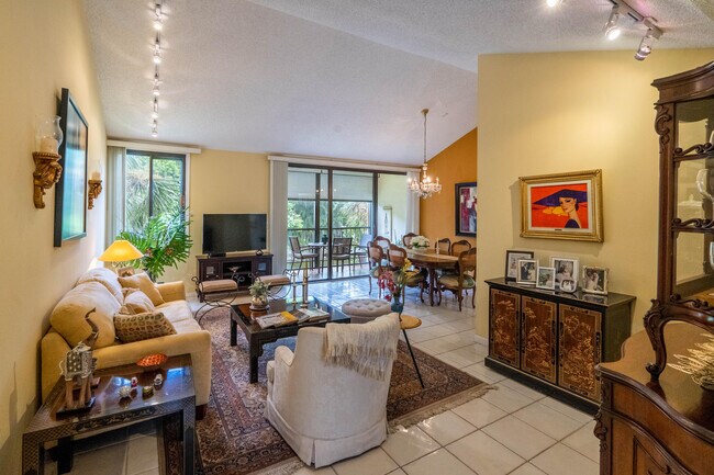 Building Photo - 3706 Bridgewood Dr