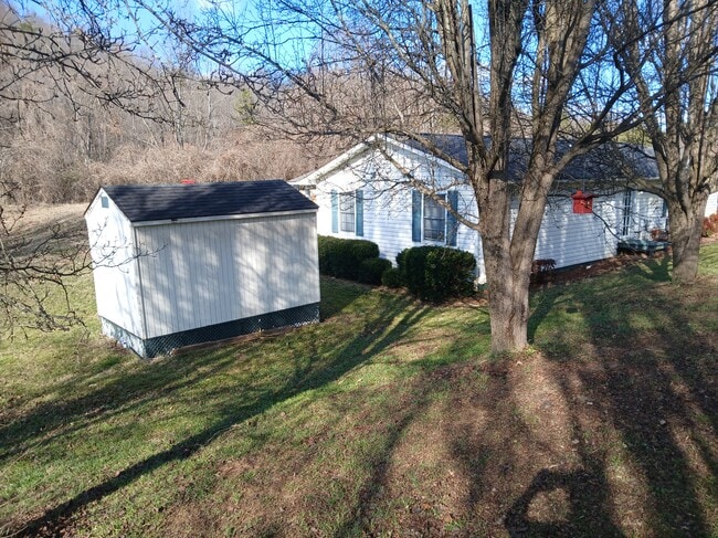 Building Photo - 831 Clairmont Rd