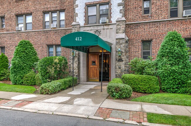 Building Photo - 412 Munro Ave