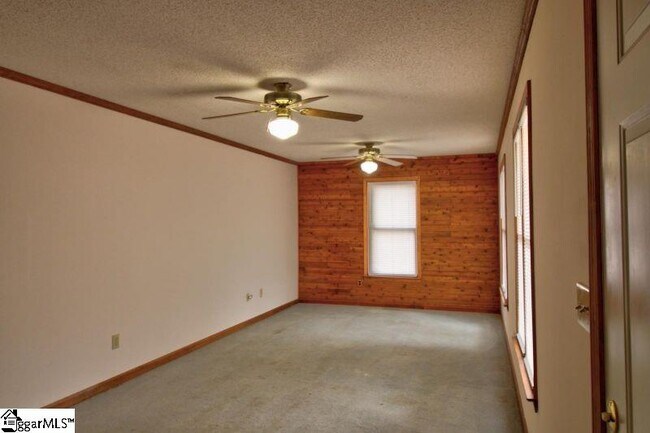 Building Photo - 803 Quillen Ave