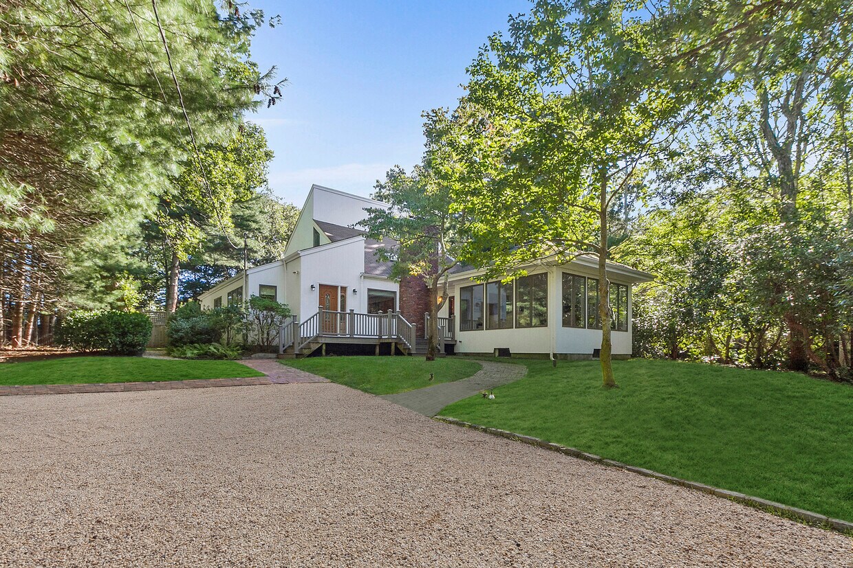 Primary Photo - 120 Springy Banks Rd