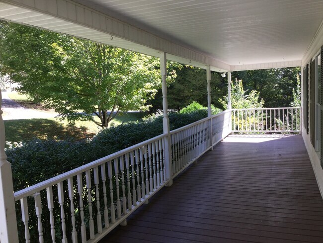Building Photo - 3 Bed 3 Bath Home in Hendersonville!!