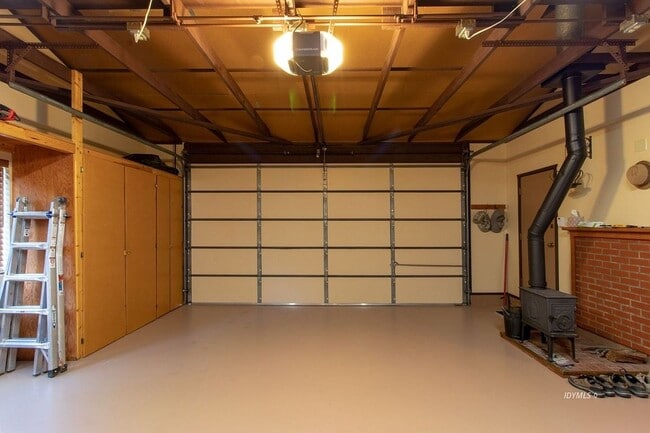 Building Photo - 25316 Marion Ridge Dr