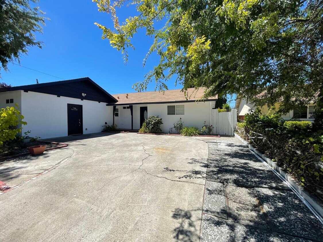Primary Photo - 1479 Blossom Hill Rd