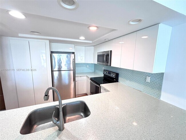 Foto del edificio - 400 South Pointe Dr