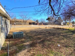 Building Photo - 939 E 9th Ave