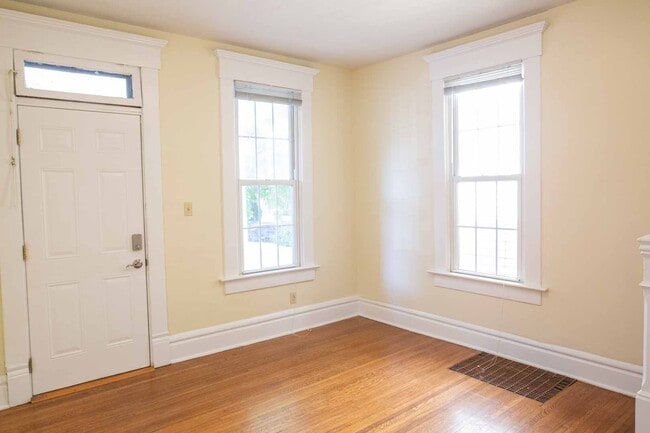 Foto del edificio - 30 E Maynard Ave