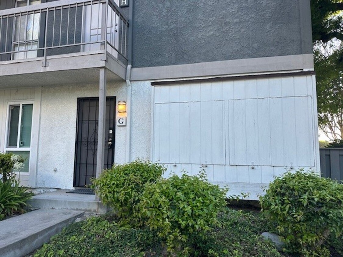 Foto principal - Lakeshore: Lower 1 Bedroom 1 Bath Condo, E...