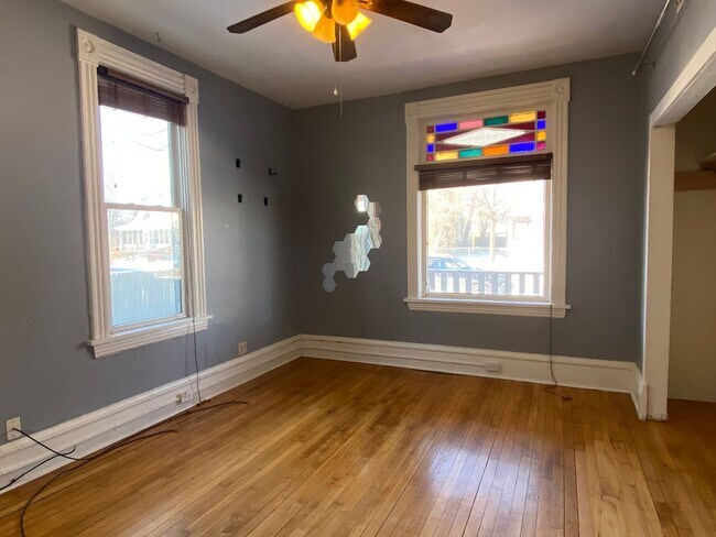 Building Photo - WE HAVE A CUTE & CLASSY RENTAL ON 16TH!