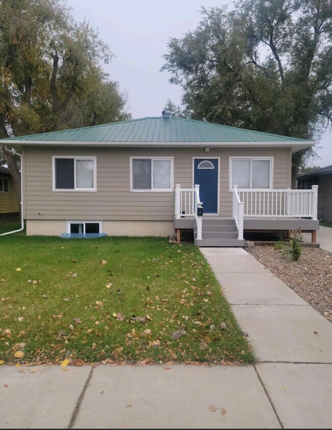 Foto principal - 715 6th St SE