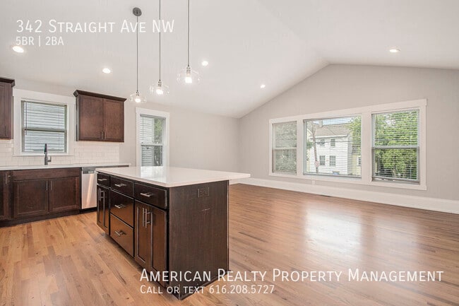 Foto del edificio - 342 Straight Ave NW