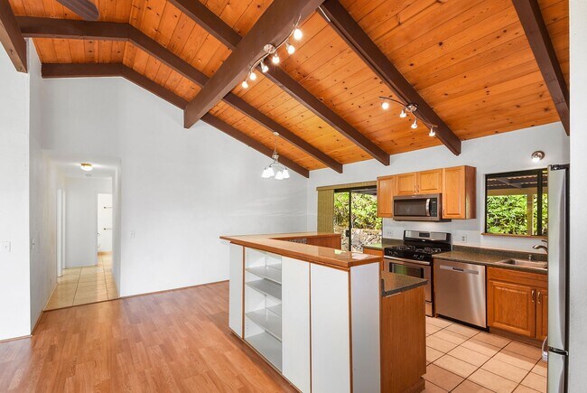 Foto del edificio - 3 Bedroom 2 Bathroom Renovated Home in Des...