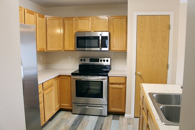 Building Photo - 1020 Rolland Moore Dr