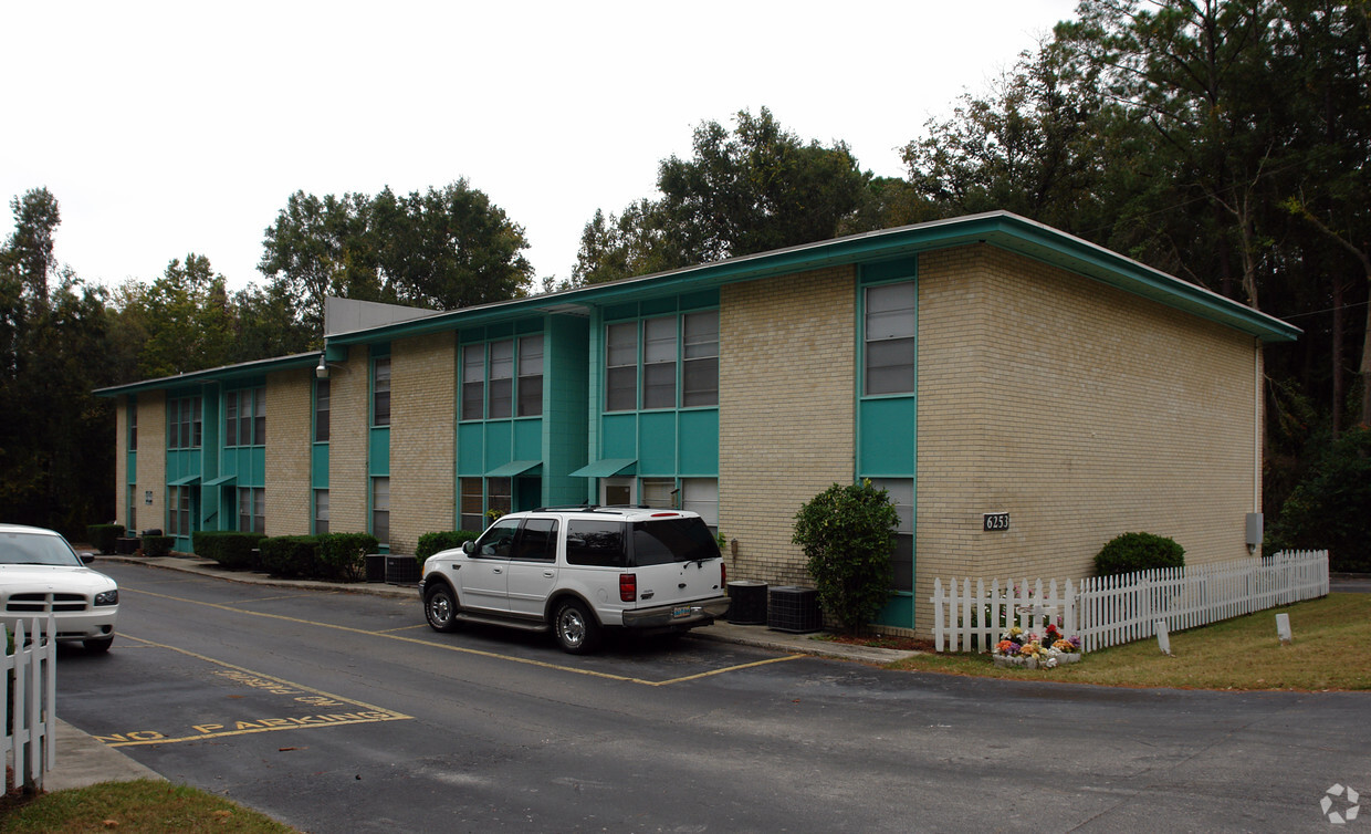 Building Photo - Wilson Blvd Apartments